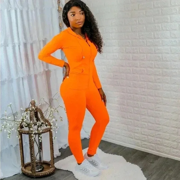 Sporty Lounge Set - Picture 4 of 9